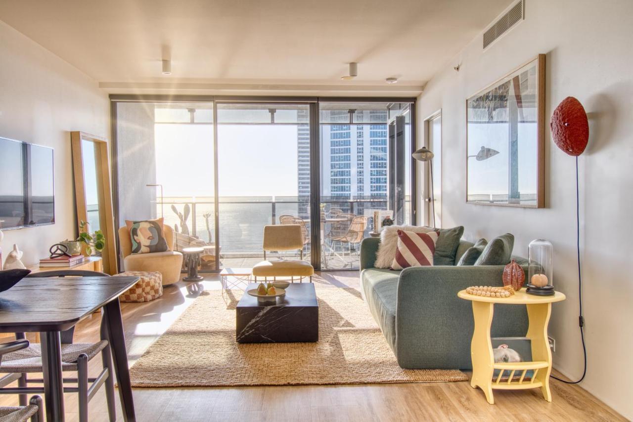 Circle On Cavill - Hosted By Coastal Letting Apartment Gold Coast Exterior photo