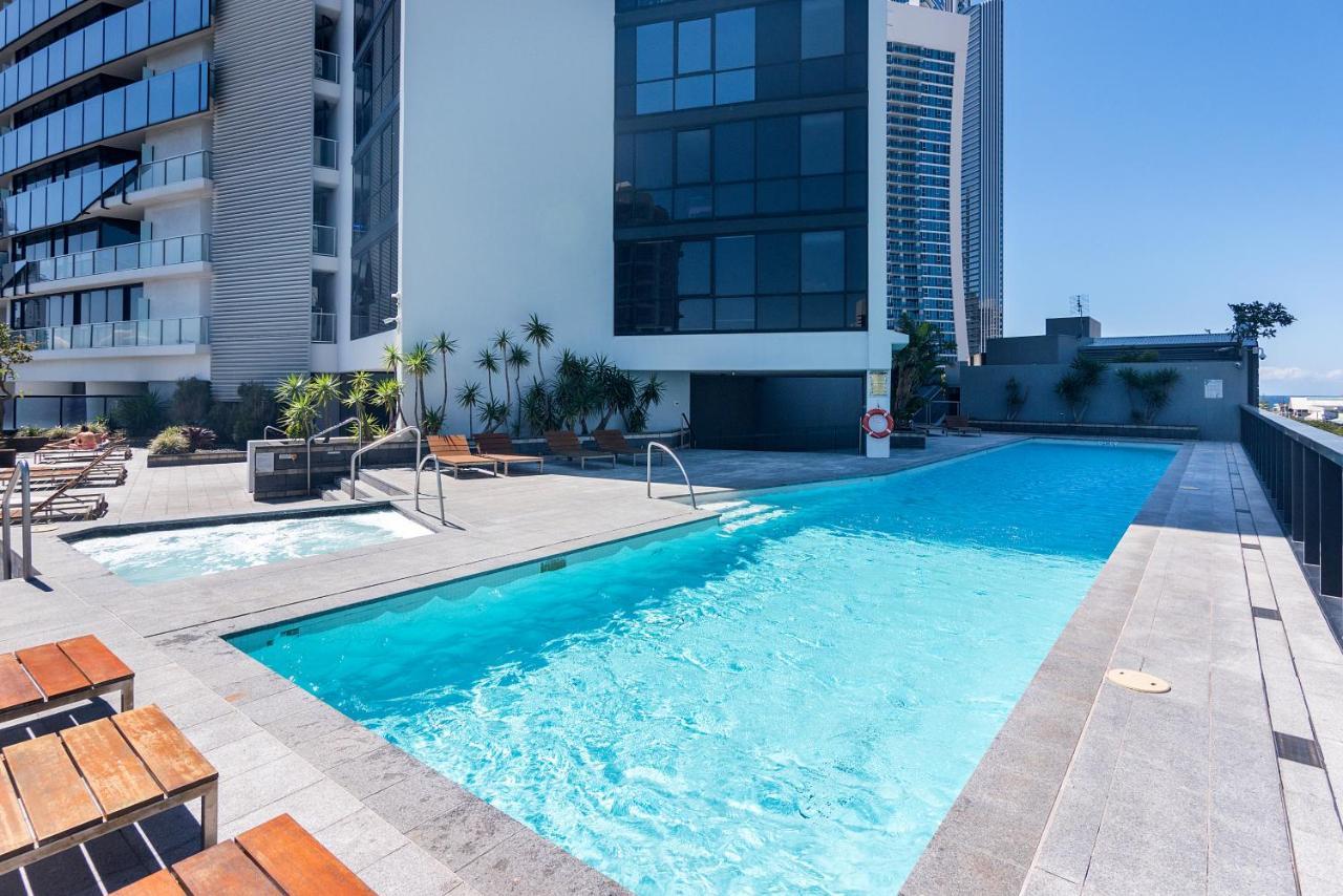 Circle On Cavill - Hosted By Coastal Letting Apartment Gold Coast Exterior photo