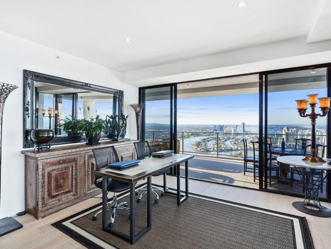 Circle On Cavill - Hosted By Coastal Letting Apartment Gold Coast Exterior photo