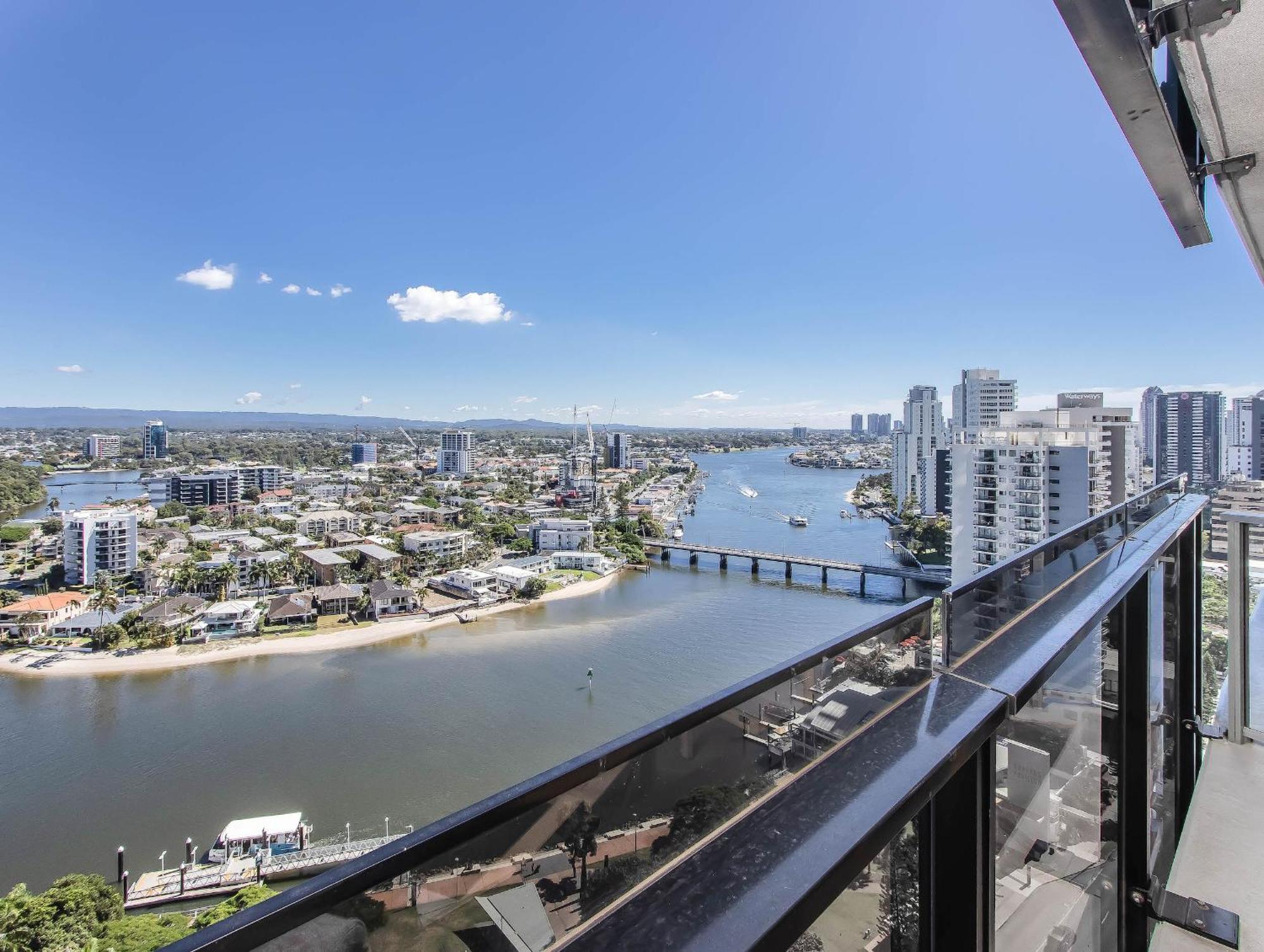 Circle On Cavill - Hosted By Coastal Letting Apartment Gold Coast Exterior photo