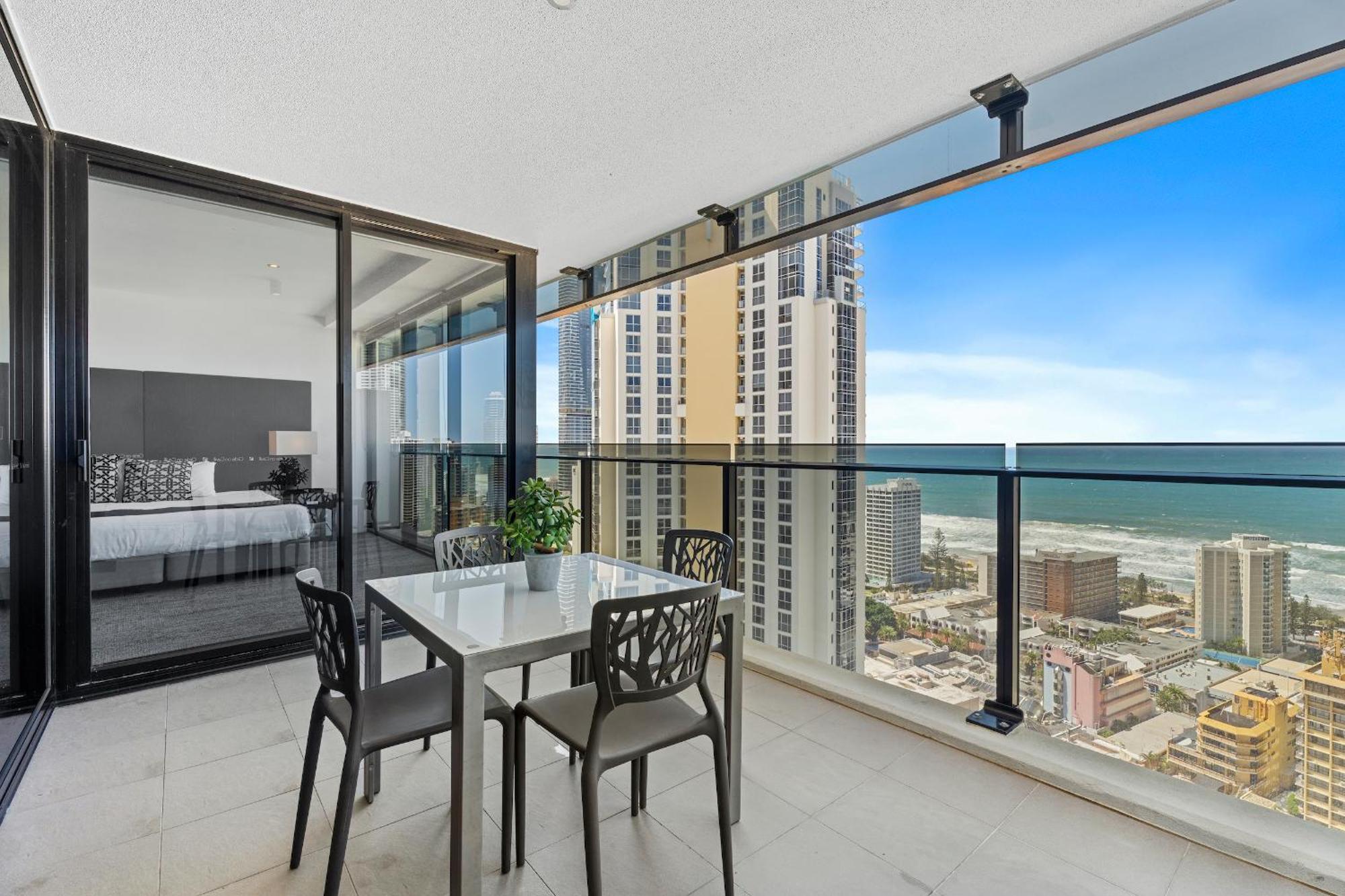 Circle On Cavill - Hosted By Coastal Letting Apartment Gold Coast Exterior photo