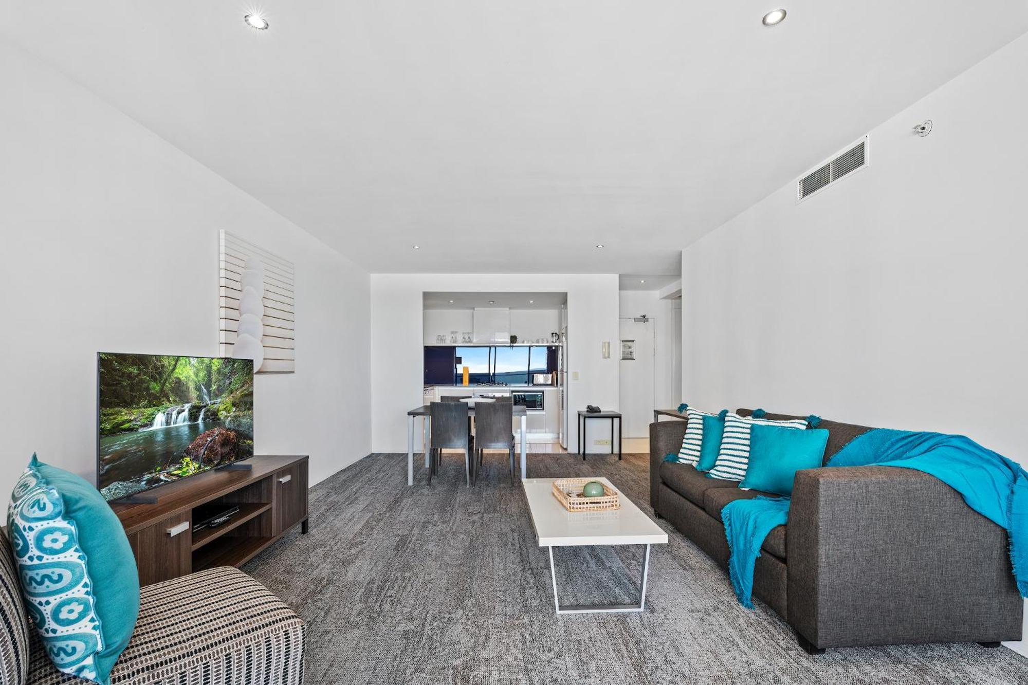 Circle On Cavill - Hosted By Coastal Letting Apartment Gold Coast Exterior photo