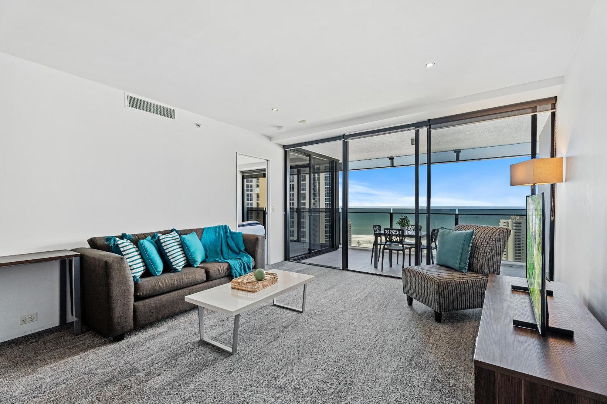 Circle On Cavill - Hosted By Coastal Letting Apartment Gold Coast Exterior photo