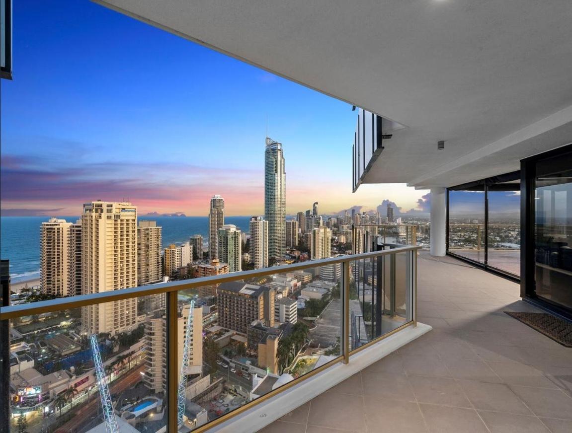 Circle On Cavill - Hosted By Coastal Letting Apartment Gold Coast Exterior photo