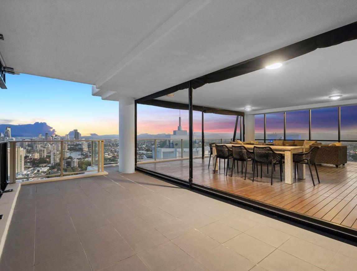 Circle On Cavill - Hosted By Coastal Letting Apartment Gold Coast Exterior photo