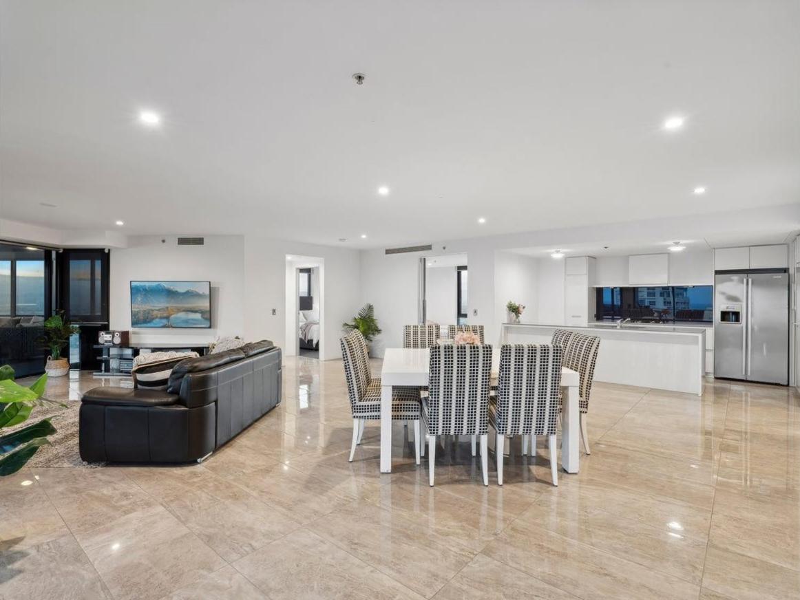 Circle On Cavill - Hosted By Coastal Letting Apartment Gold Coast Exterior photo